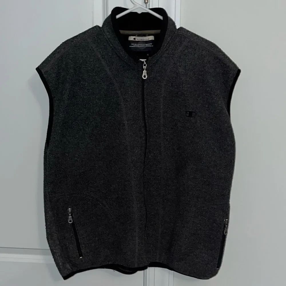Champion vest fleece medium charcoal grey full zipper w/2 zip pockets L men’s